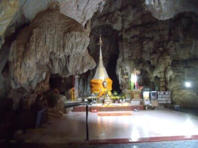 Chiang Rai S5 monkey cave.jpg